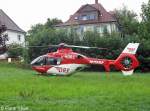 deutsche-rettungsflugwacht-drf/345305/ein-eurocopter-ec-135-p2-rettungshubschrauber-von Ein Eurocopter EC-135 P2+ Rettungshubschrauber von der Deutsche Rettungsflugwacht DRF mit der Kennung D-HDRS aufgenommen am 23.08.10 in Donaueschingen 